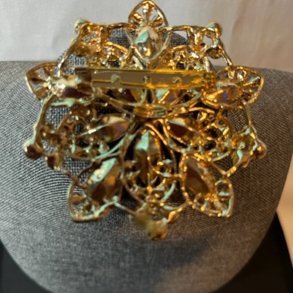 Purple Pearl and Bling Costume Brooch - Picture 2 of 2